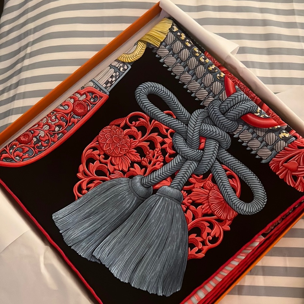 Hermes Parures de Samouraïs Hermes Silk Scarf (100% silk) Aline Honore in 2017